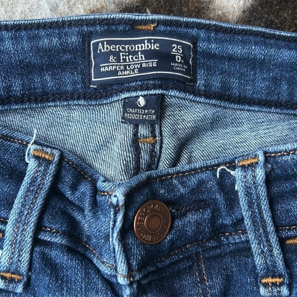 Abercrombie & Fits jeans,  size 25,  super sexy and comfortable jeans - Picture 4 of 9